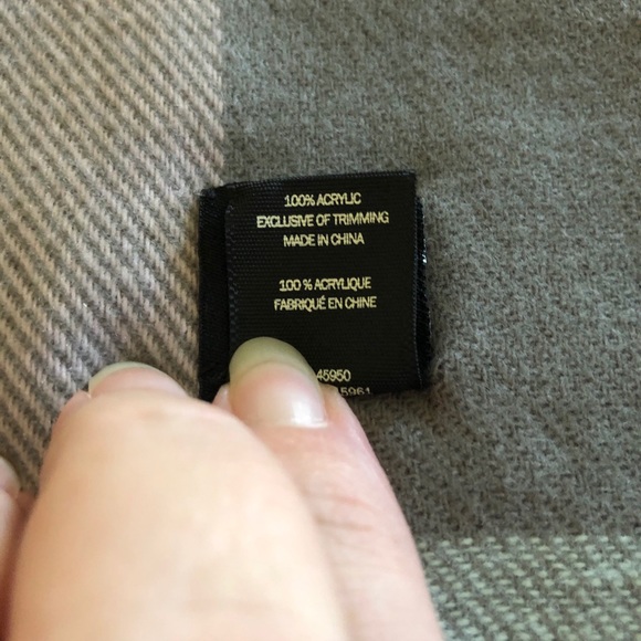 Soft plaid scarf - Picture 3 of 4